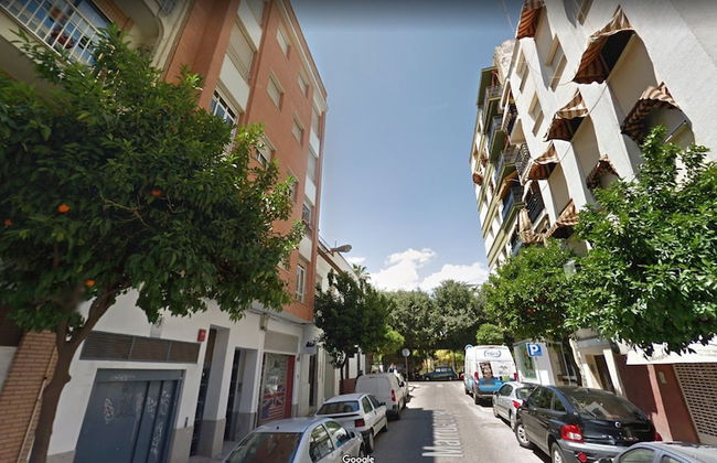 Piso junto a Jardines de la Victoria y Renfe - Photo 1