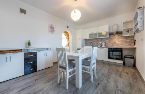 Villa Marić, a charming villa with a beautiful poolside - Foto 7