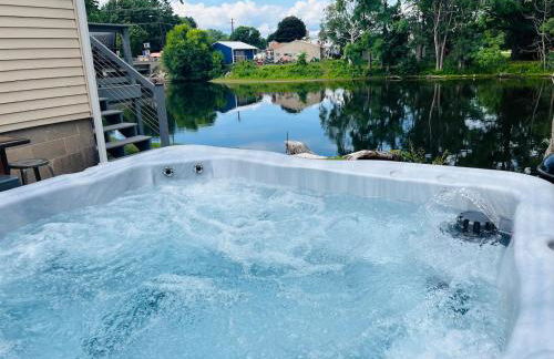 Lazy River Villa - Hottub! Fenced Yard! Fire Pit! - Foto 14