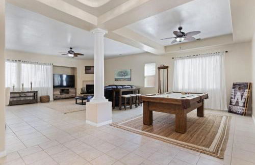 Stylish Silver Falls 4BR KING Master Game Room - Photo 7