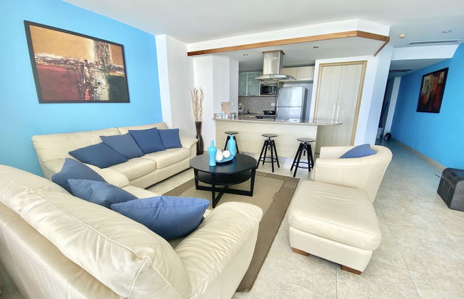 Beachfront Apartment in Marbella Towers - Foto 8