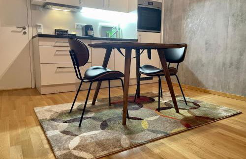 Studio Stevie Nicks I Workplace I 24in Screen I Kitchen I PS4 - Foto 12