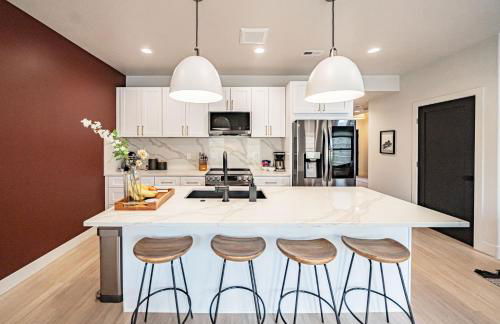 Stylish Townhome Walkable Garage - Foto 2