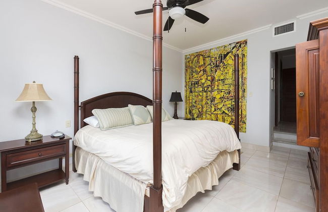 Recently Renovated Luxury Condo with Resort-Style Beach Club Access and Ocean Views - Photo 7