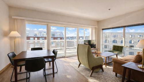 The Brady Corner Suite - Near Fiserv with Balcony - Foto 2