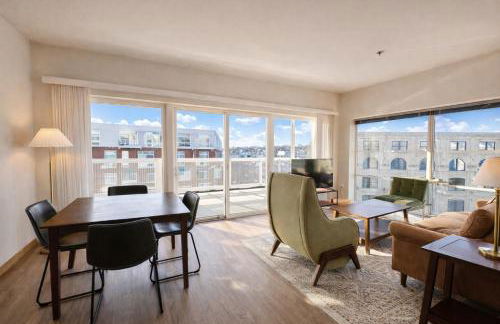 The Brady Corner Suite - Near Fiserv with Balcony - Foto 2
