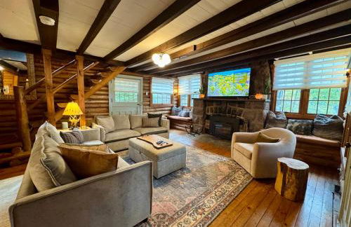 Lakefront Cabin with Hot Tub, Views & Fireplace - Foto 12