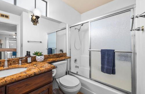 Mira Mesa Family Retreat 4BR with Balcony and Firepit - Photo 60