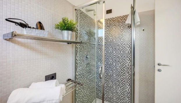 Modern Apartment in the Residence Rebi Village in Imperia-ex TUI - Foto 4, Baño