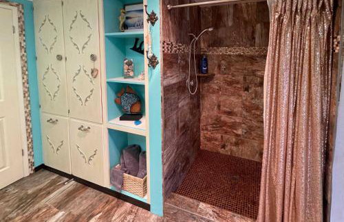 Colorful El Cajon Gem Deck, Garden and Valley Views - Foto 24