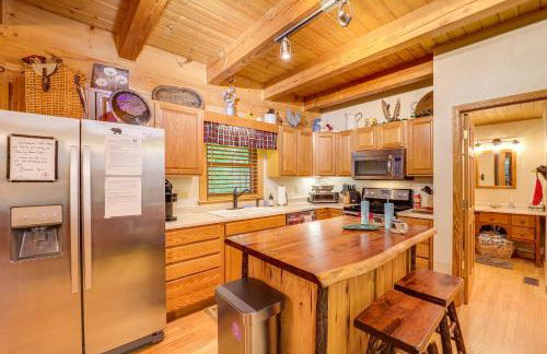 Private Cabin on 2 Acres Hot Tub, 10 Mi to Boone! - Foto 10