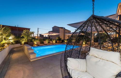 Villa Zdenka with heated pool - Photo 9