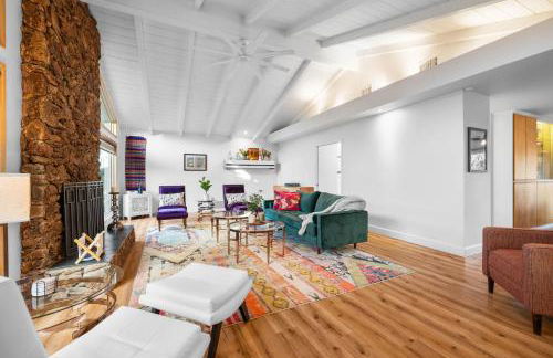 Nature-Inspired Stay with Pool, Fire Pits and More - Foto 70