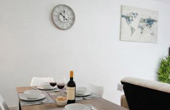 4 Bed Cosy Home w Free parking, Pets Welcome - Foto 2