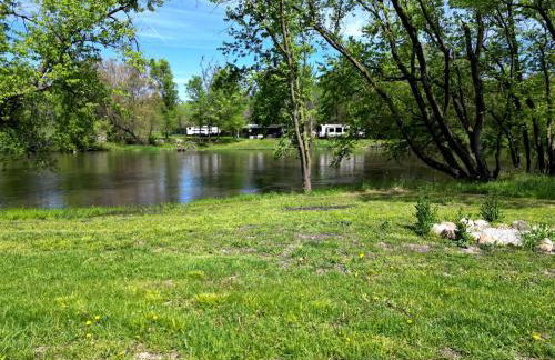 Riverside Retreat - Renovated Home on 15 Acres! - Foto 4