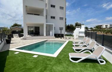 VILA VASILJ dein eigener Pool oder dein eigener Whirlpool mit Aussicht, dein Urlaub, deine Privatsphäre, deine Wahl - Photo 1