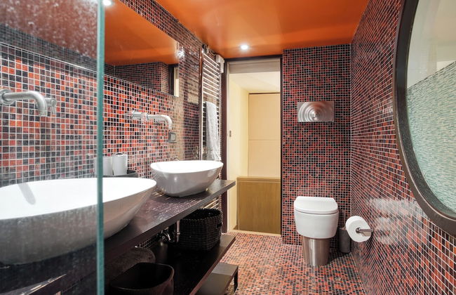 JOIVY Stylish Central Maisonette - Photo 33