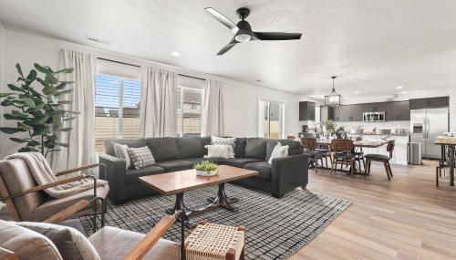 Spacious 6BR - Sleeps 22 - Game Room & Pool Access - Foto 4