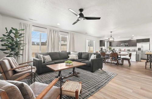 Spacious 6BR - Sleeps 22 - Game Room & Pool Access - Foto 4