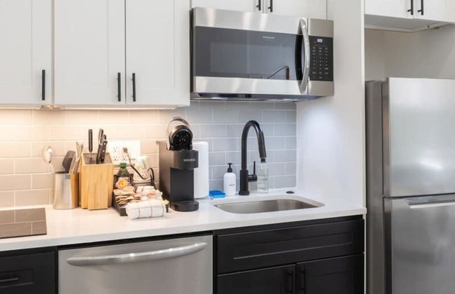 Sosuite 1BR Apt w W/d, Desk Alcove - Photo 3