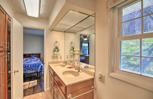 Lakefront Kingsport Home with Private Hot Tub! - Foto 21