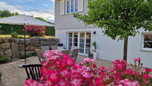 Große Ferienwohnung mit Kamin, Garten & 2 Bädern nahe Ostsee - Foto 3