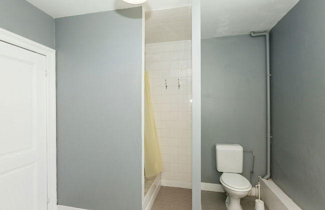 Spacious Holiday Home With Garden - Photo 30