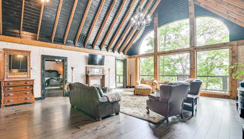 Upscale Getaway on Smith Lake with Boat Dock - Foto 3