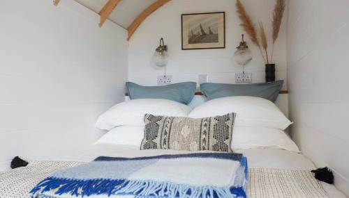 The Cabana Luxury Award Winning Tiny Home with Hot Tub and Private Garden 2 mins Walk to Ryde Beach - Foto 3