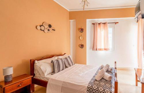 CozyCity2-Bedroom Apartment for3 by Alecos Studios - Foto 1