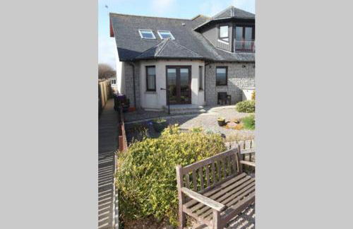 BELL ROCK VIEW ARBROATH - Photo 15