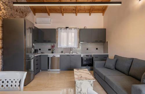 To Petrino Stone Mountain Retreat with Private Pool - Photo 5