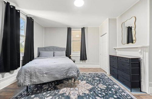 Stylish Private Room in Peaceful Home| 30 Nite Min - Foto 9