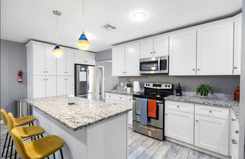 5BR with Pool & Backyard ParadiseSleeps 10 Guests - Foto 78