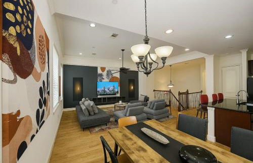 Galleria Comfort 3BR King Bed Private Jacuzzi and Garage - Foto 37