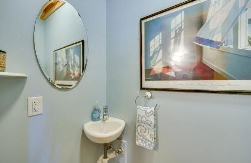 Modern Log Cabin with Rec Room, Steps to Lake! - Foto 13