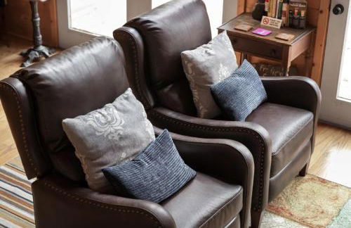 Loft Wood Stove Fire Pit Grill & Deck on Creek - Foto 33