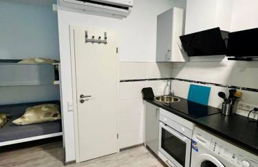 Neuwertiges Apartment mit schnellem WLAN, Netflix, Glasfaser, Kostenlose Privatparkplatz auch für Transporter geeignet R25 - Foto 7