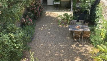 La Maison du Cocher - Chambre indépendante climatisée en Hypercentre - Lit Queen Size - Foto 2, Garden, Garden view