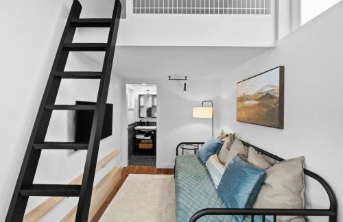 Spacious and Bright with Deck Walkable to 6th St - Foto 15