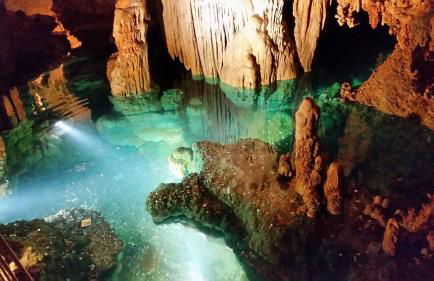 Bryce Cabin - Hot Tub, Fire Pit, Pets, Screened Porch, Wi-Fi - Foto 4