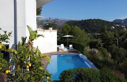 Idyllic 6 bed villa stunning sea view salt pool - Photo 11