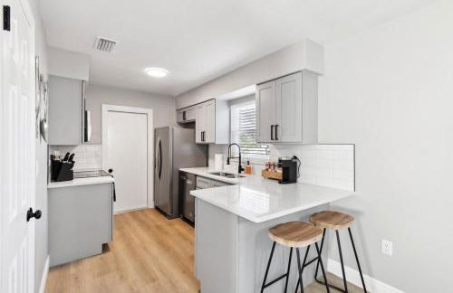 Luxury getaway, relax, and recharge! Tropical Florida Getaway Heated Pool Extra Fee - Foto 9