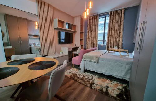 Flat luxo, mobiliado c/ ar, wi-fi, pisc. e academia - Foto 1