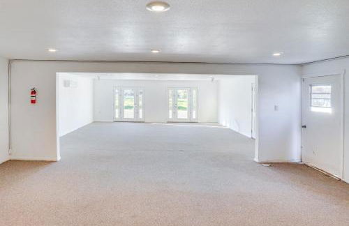 Waterfront Getaway on Lake Elsinore with Swim Spa - Foto 37