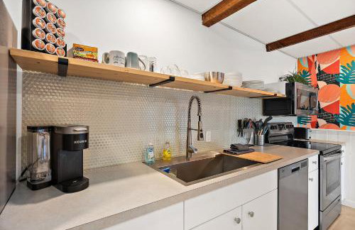 Water & Mountain View Apt - Walk to Waterfront - Foto 12