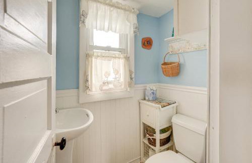 Rockport Cottage with Patio - Steps to Beach! - Foto 15