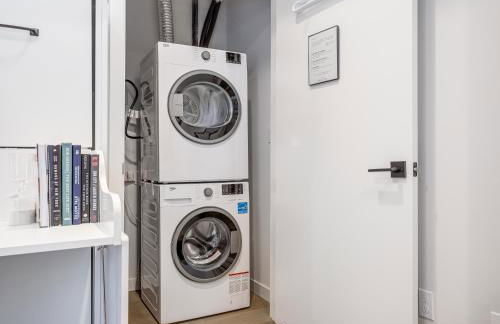 Rooftop Patio with Waterview, Private Garden & Grill 3BR 3BA- Modern Cityscape - Foto 25