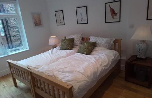 Superb City Centre apt with parking - Photo 8