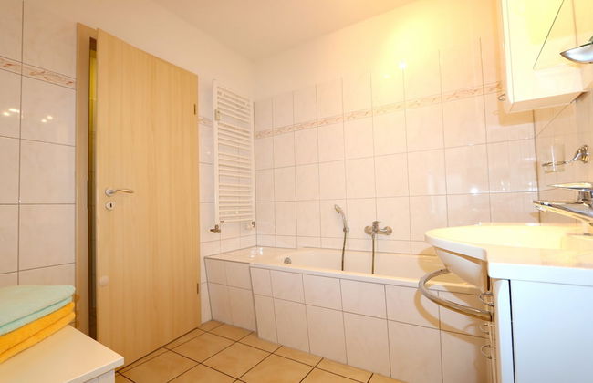 Studio Apartment With Terrace, own Parking Space and a Small Lake 500 m Away - Foto 3